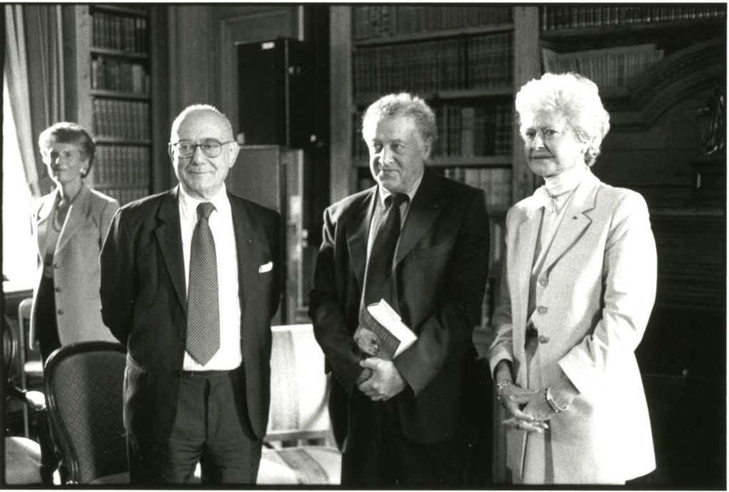 Jean-Claude Casanova, Pierre Milza, lauréat du Prix Guizot du Conseil général du Calvados 2000 et et Anne d'Ornano.