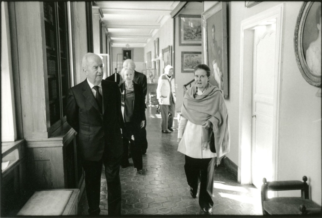 Edouard Balladur, lauréat du Prix Guizot du Conseil général du Calvados et Catherine Coste. Visite du Val-Richer. Prix Guizot-Calvados 2010.