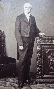Reutlinger, Portrait du pasteur Grandpierre. Photographie format carte de visite. Album photo. Coll. privée.
