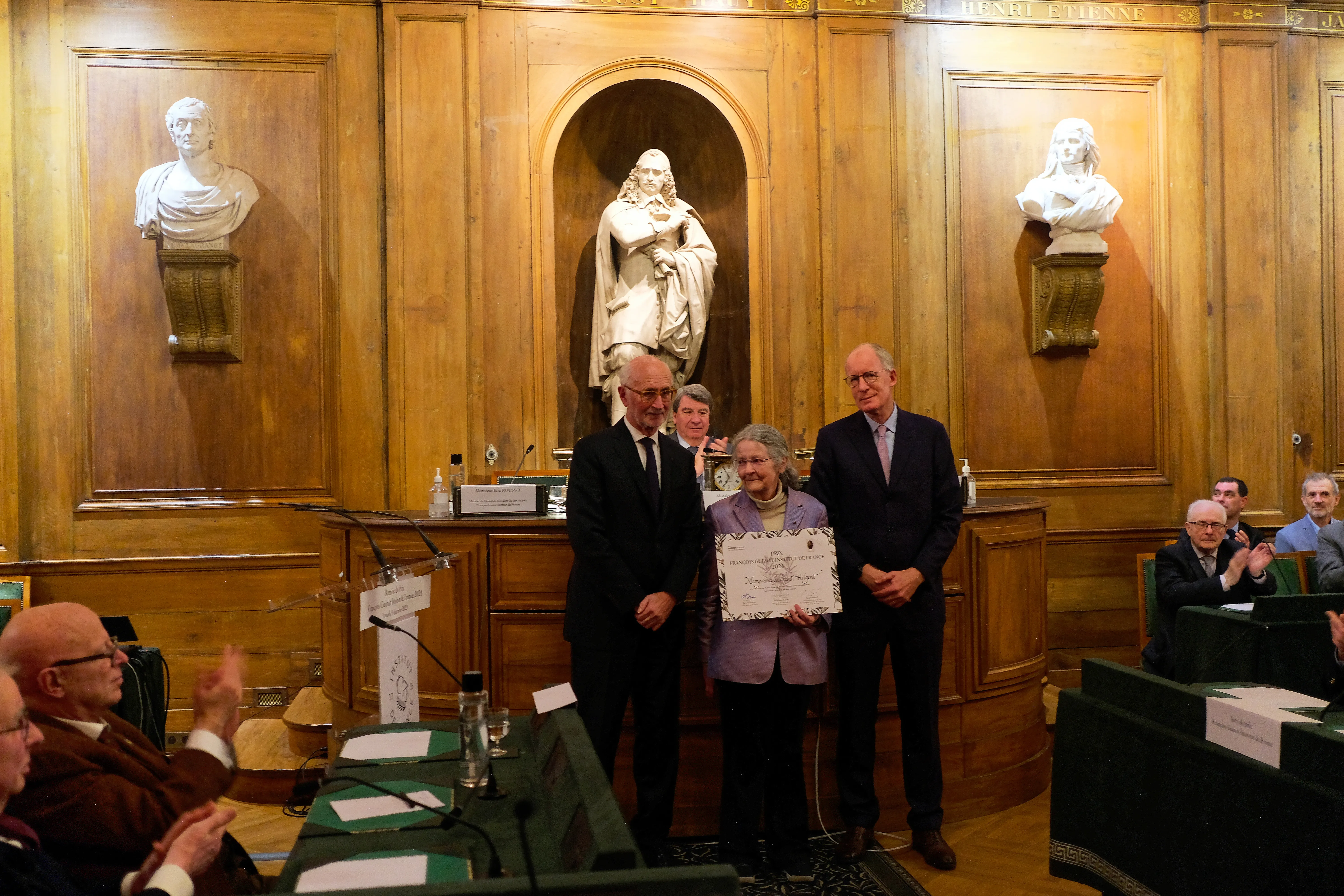 Remise du prix à Maryvonne de Saint-Pulgent